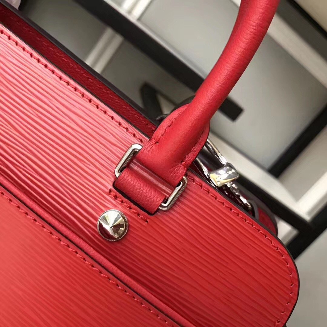 LV Epi Vaneau MM Bag Epi Leather Red - Image 4