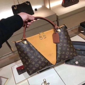 LV V Tote MM Monogram Safran