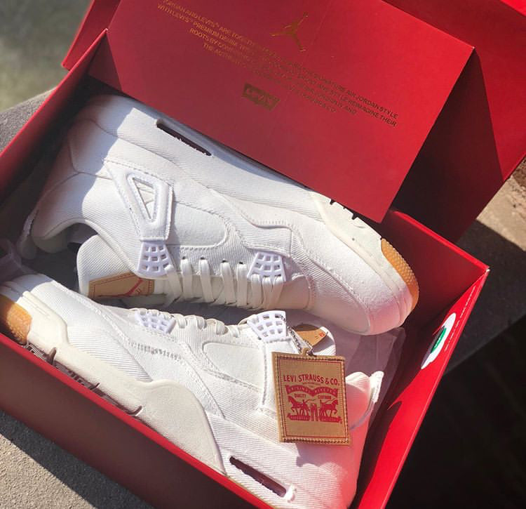 Air Jordan 4 Retro Levi's White (Levi's Tag) - Image 5