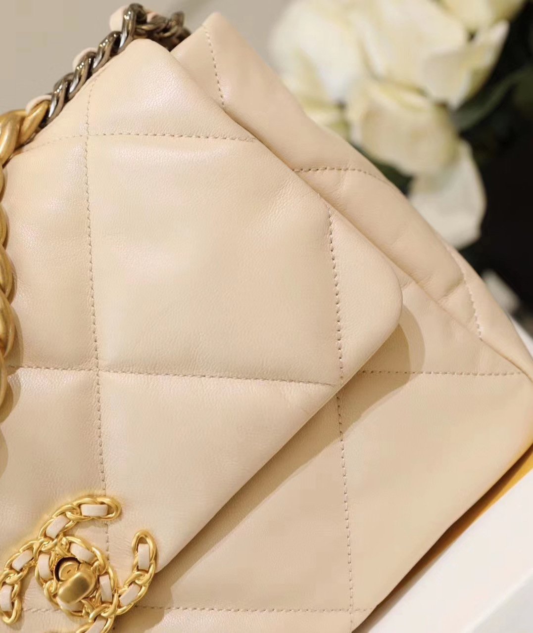 Chanel 19 Large Flap Bag Beige - Image 2