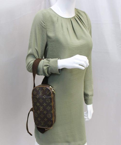 LV Pochette Gange Bag Monogram Canvas - Image 6