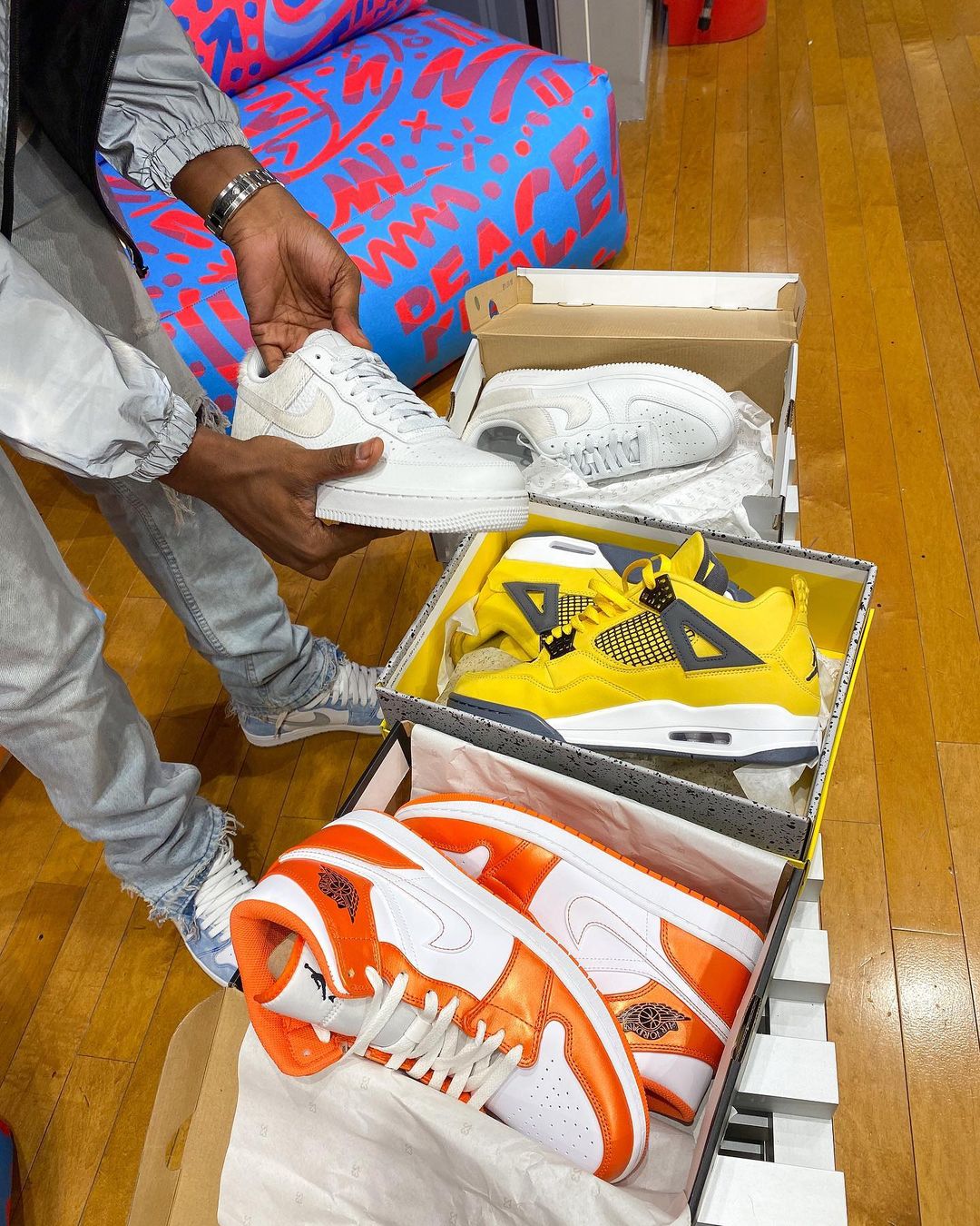 Air Jordan 1 Mid SE 'Electro Orange' - Image 5