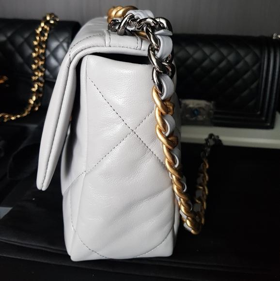 Chanel 19 Maxi Flap Bag Grey - Image 3